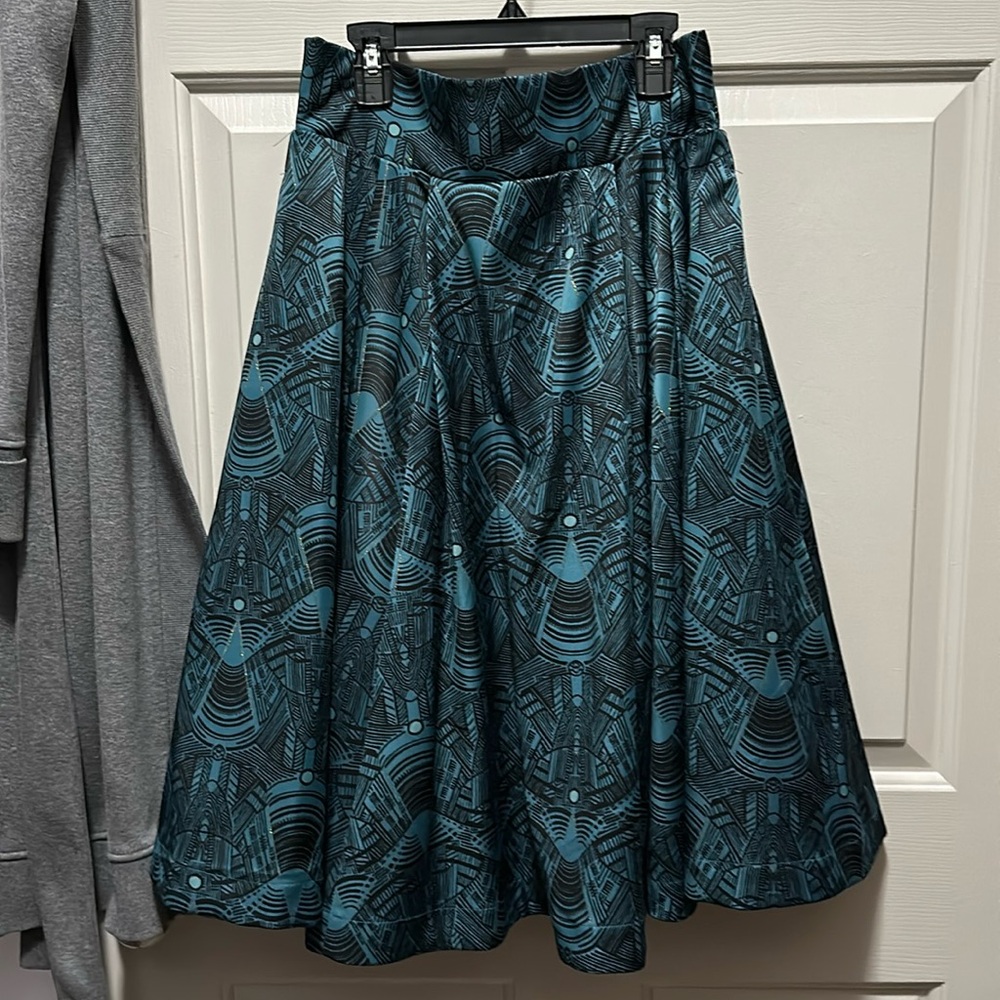 Cutie casual or dressy knee skirt